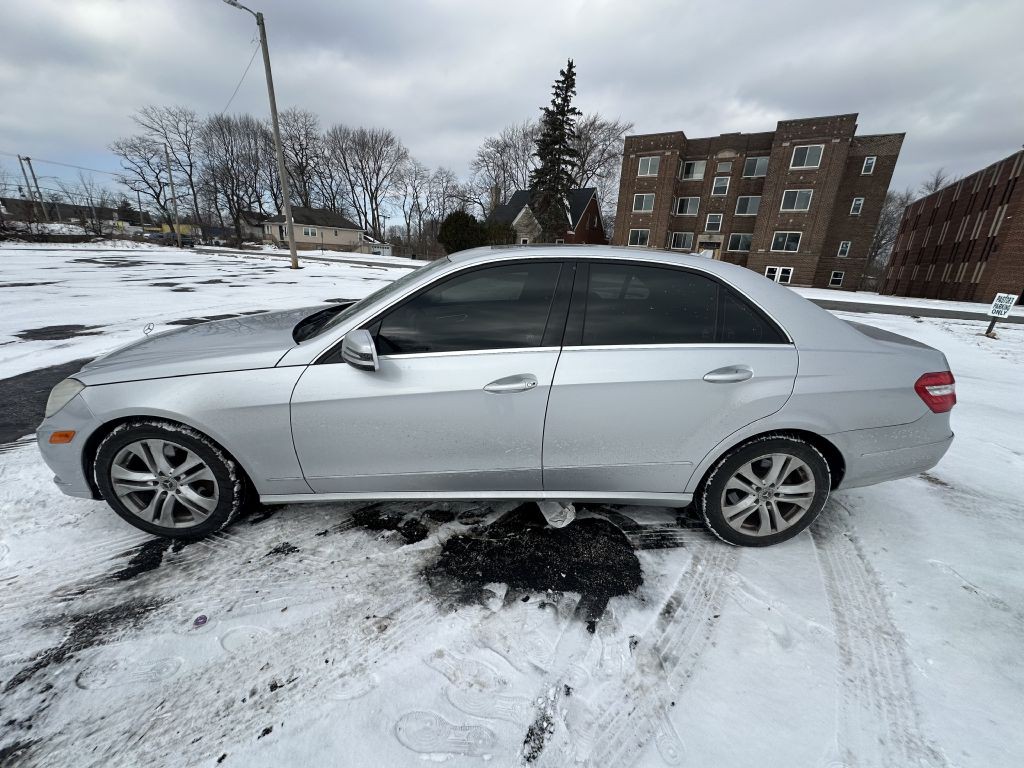 2010 Mercedes-Benz E-Class Image 7