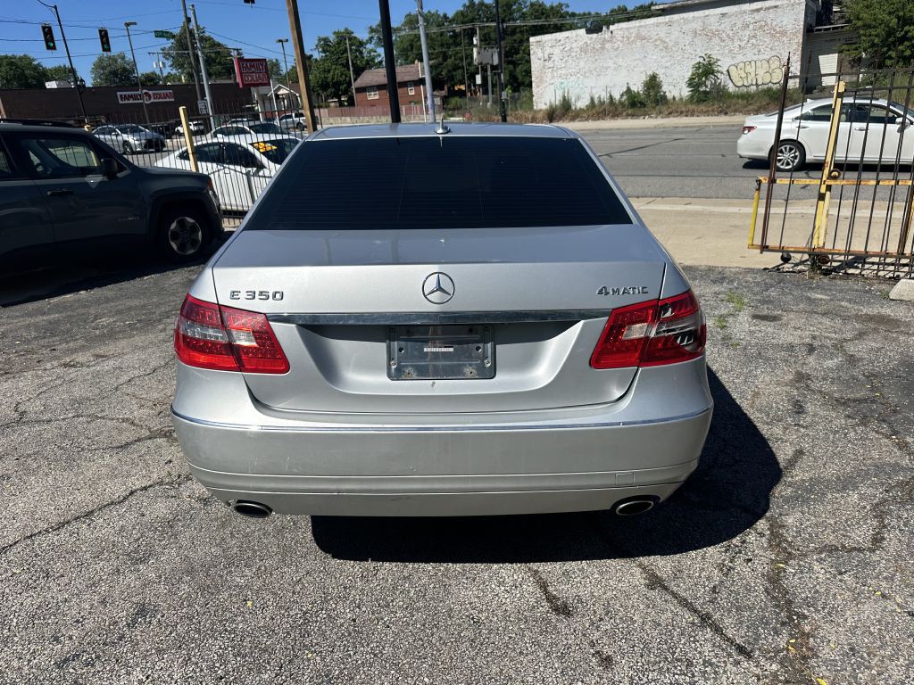 2010 Mercedes-Benz E-Class Image 4