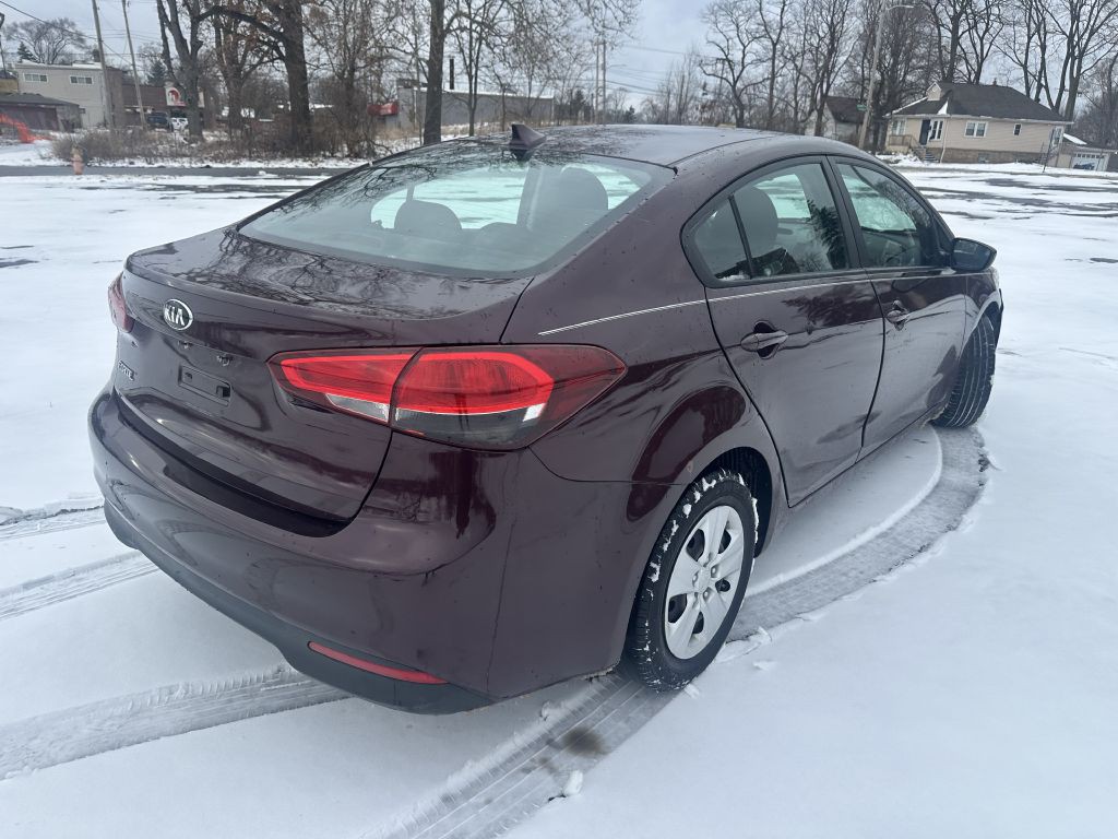 2017 Kia Forte Image 4