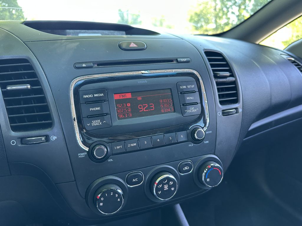 2017 Kia Forte Image 15