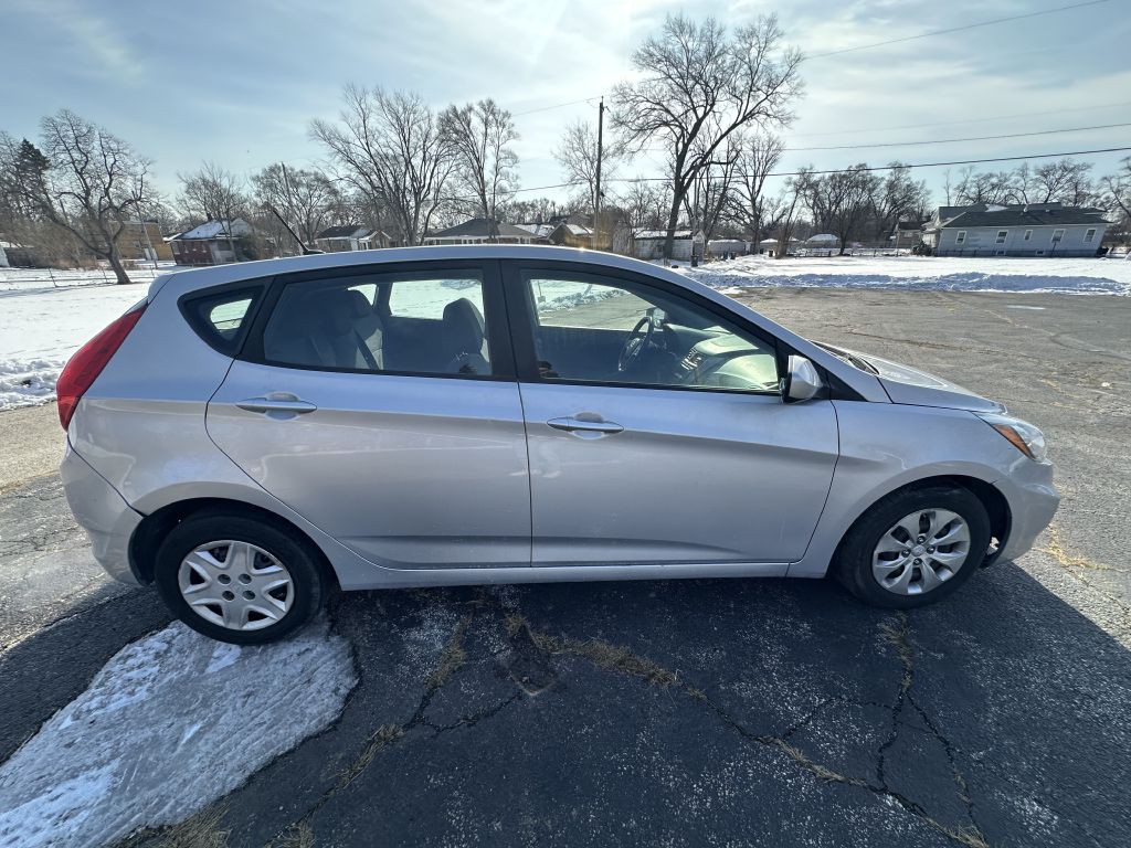 2017 Hyundai Accent Image 4