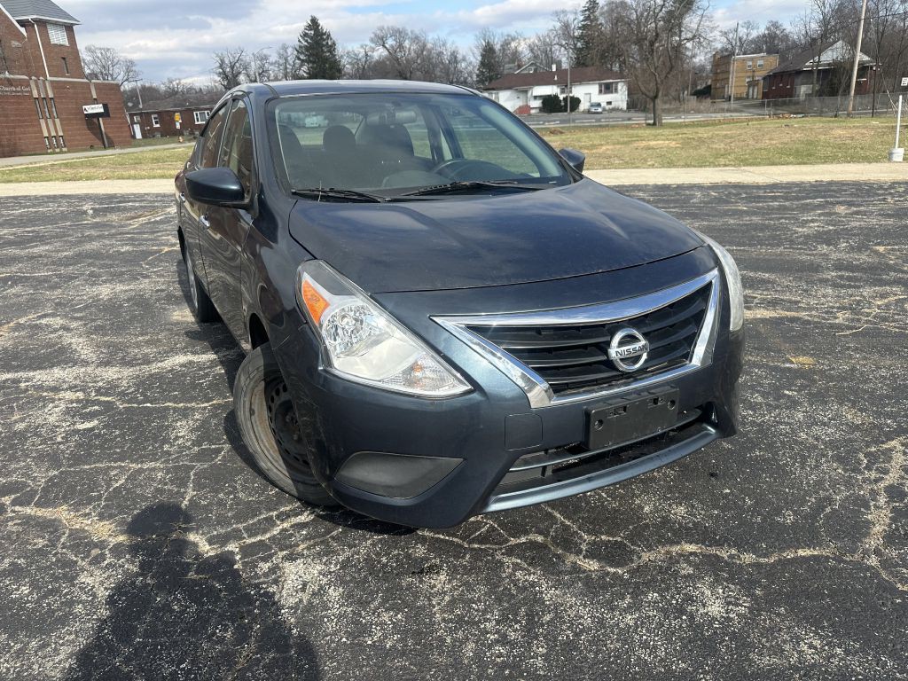 2015 Nissan Versa Image 2