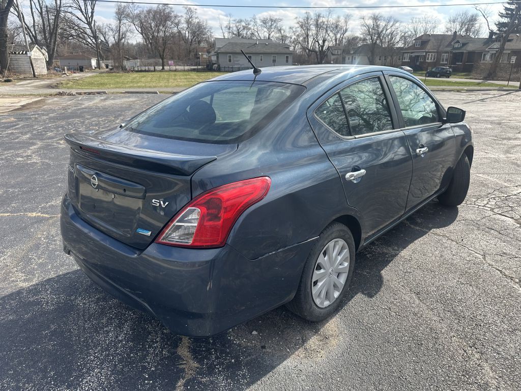 2015 Nissan Versa Image 3