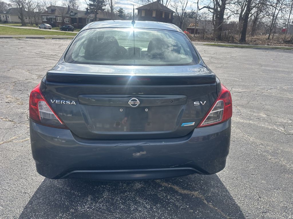 2015 Nissan Versa Image 4