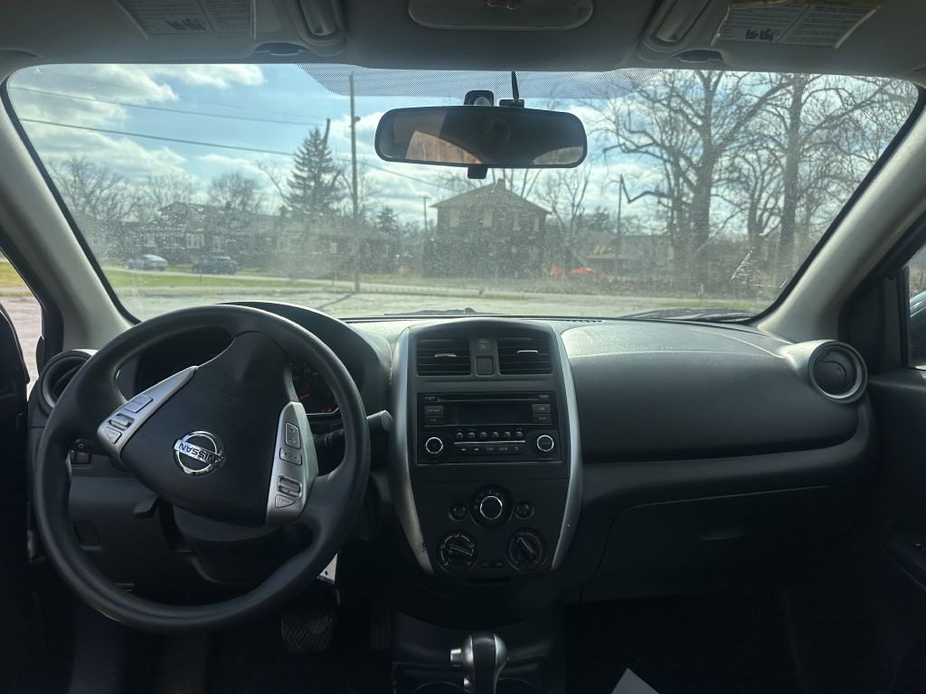 2015 Nissan Versa Image 9