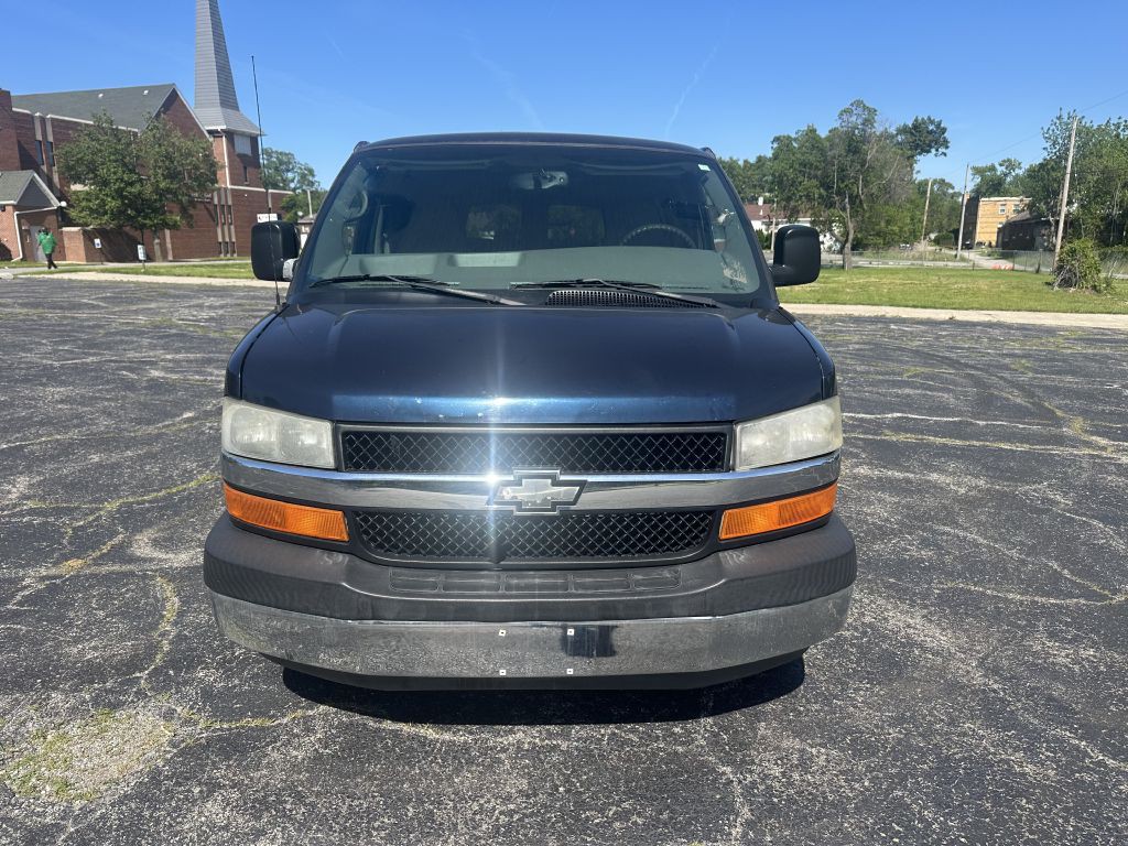 2007 Chevrolet Express Image 2