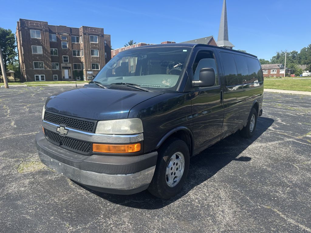 2007 Chevrolet Express Image 3
