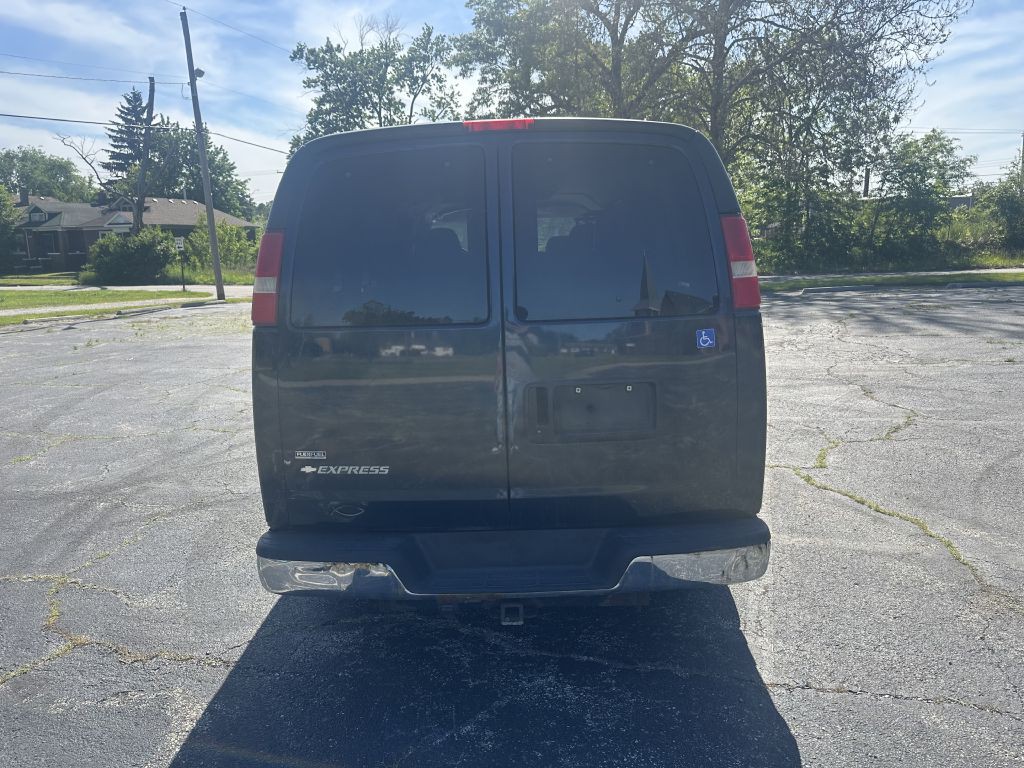2007 Chevrolet Express Image 6