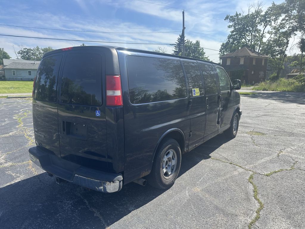 2007 Chevrolet Express Image 7