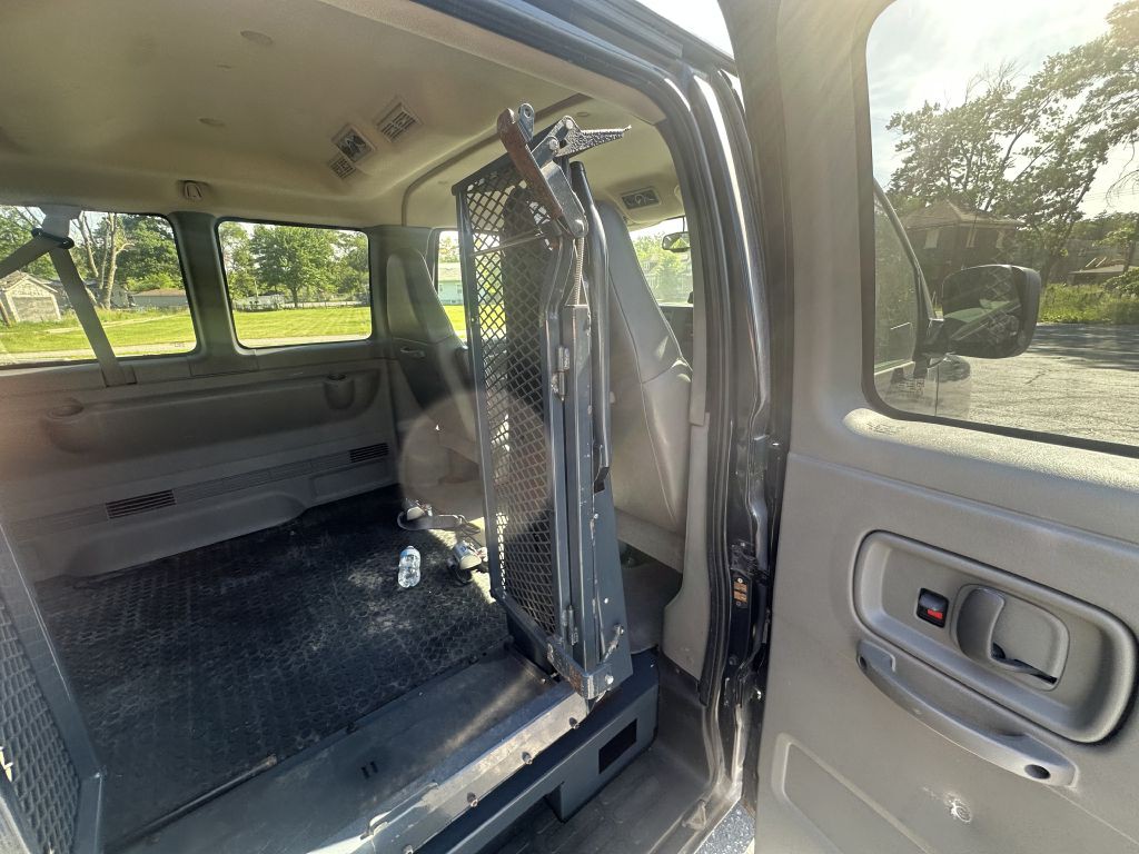 2007 Chevrolet Express Image 9