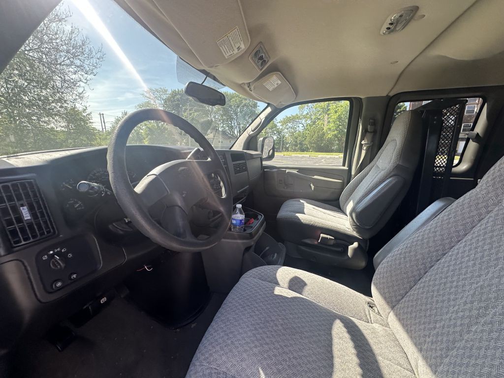 2007 Chevrolet Express Image 12