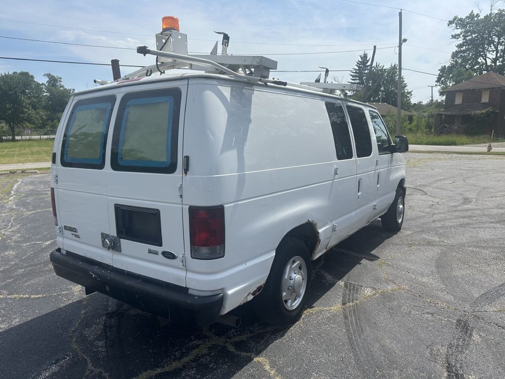 2013 Ford Econoline Image 2
