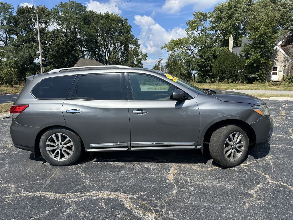 2015 Nissan Pathfinder Image 2