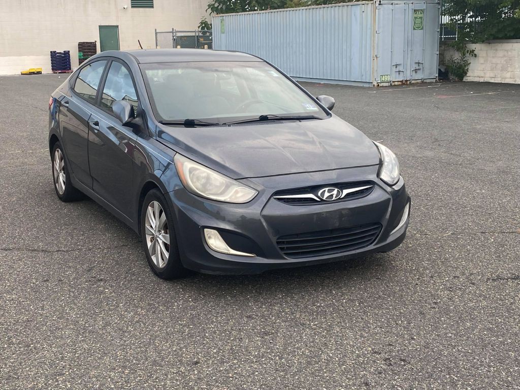2013 Hyundai Accent Image 4