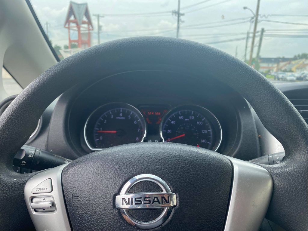 2015 Nissan Versa Image 8