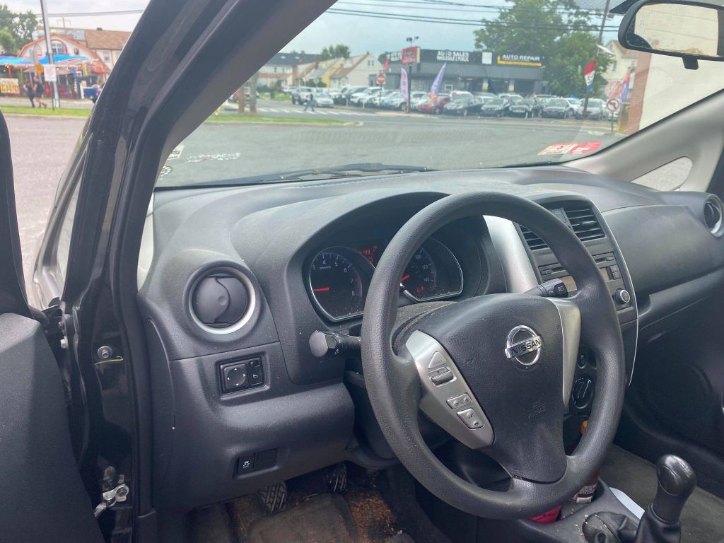 2015 Nissan Versa Image 10