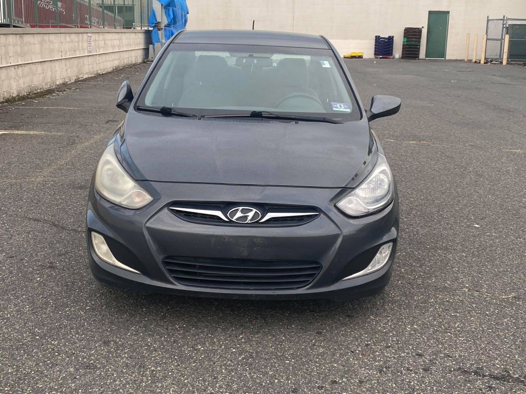 2013 Hyundai Accent Image 5