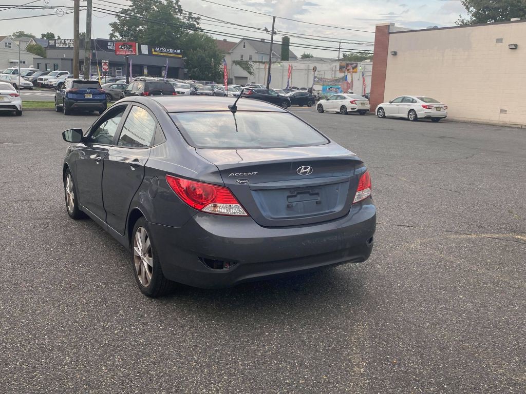 2013 Hyundai Accent Image 7