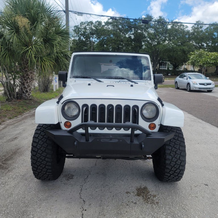 2011 Jeep Wrangler Unlimited Image 2
