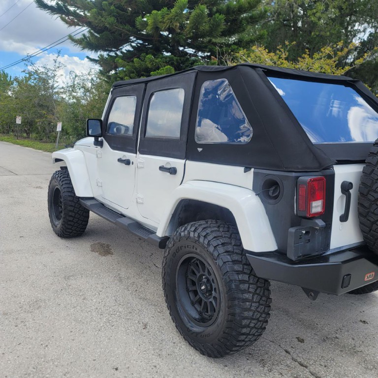 2011 Jeep Wrangler Unlimited Image 9