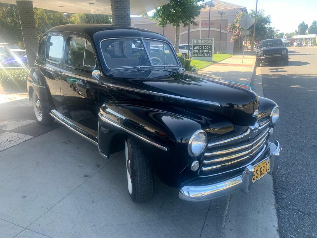 1948 Ford Deluxe Image 2