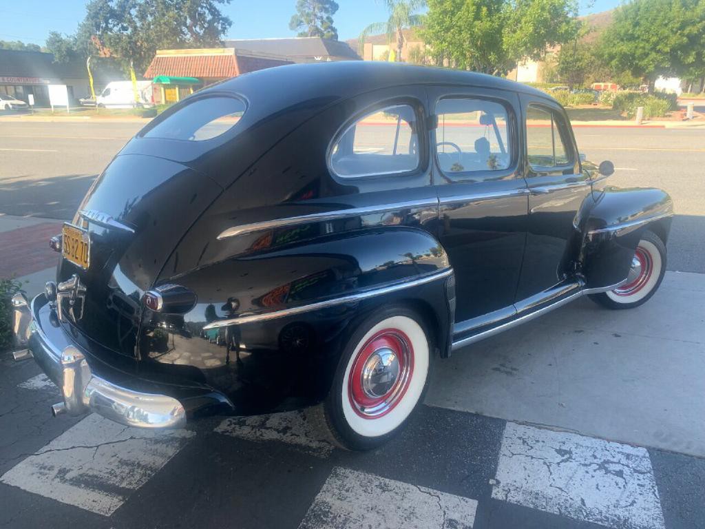 1948 Ford Deluxe Image 3