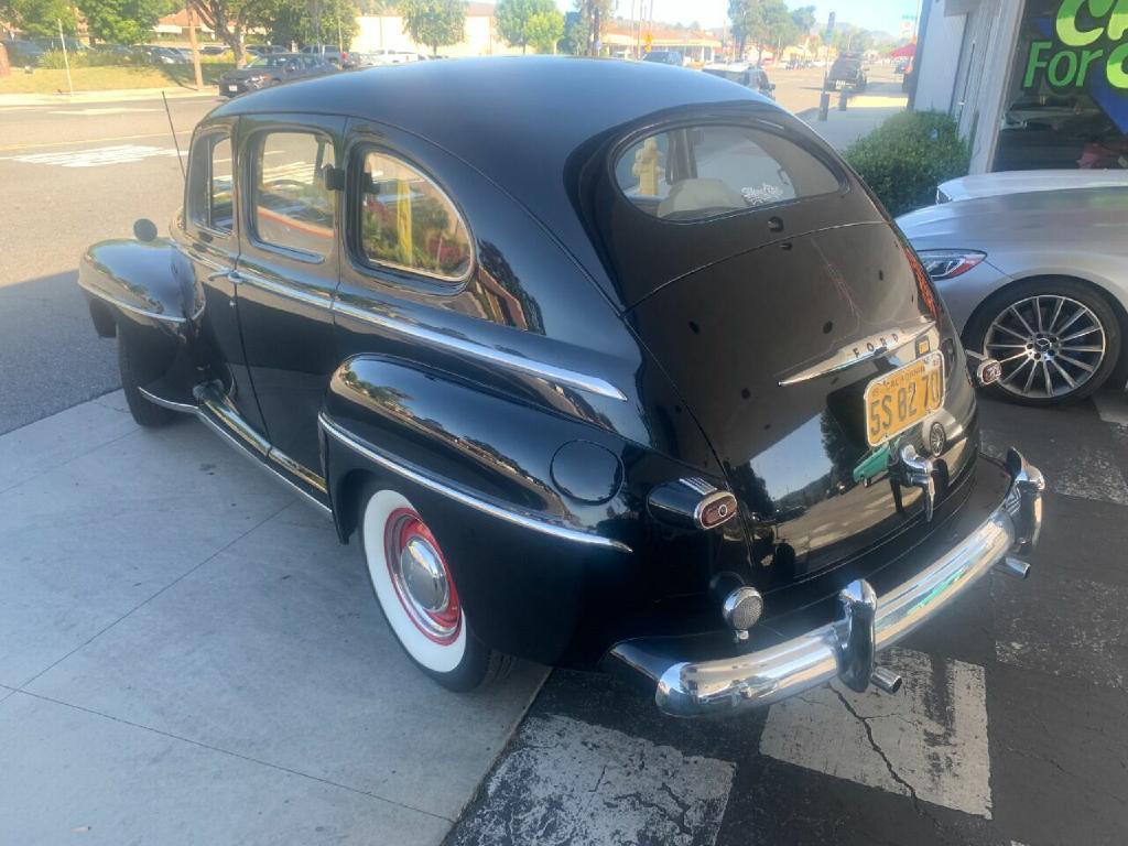 1948 Ford Deluxe Image 4