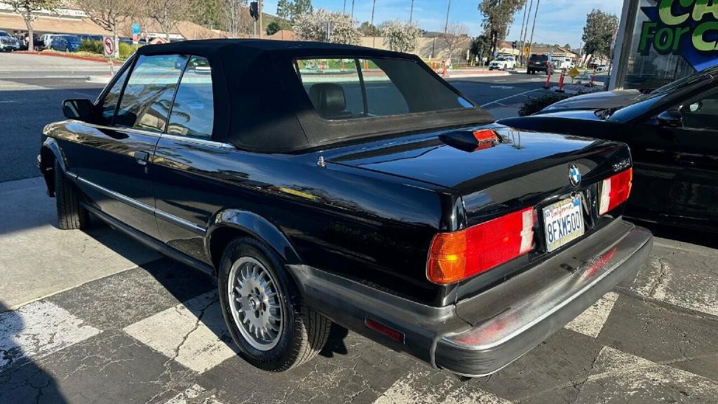 1987 BMW 3 Series Image 9