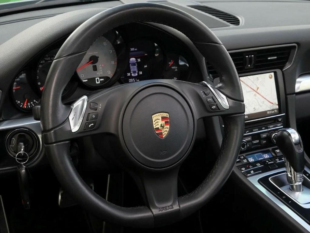 2013 Porsche 911 Image 10