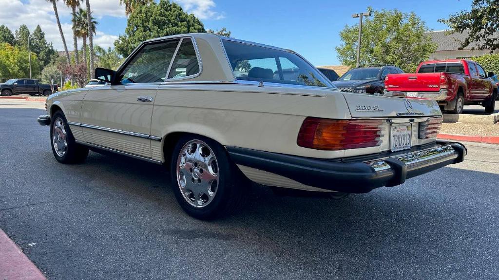1983 Mercedes-Benz 380-Class Image 11