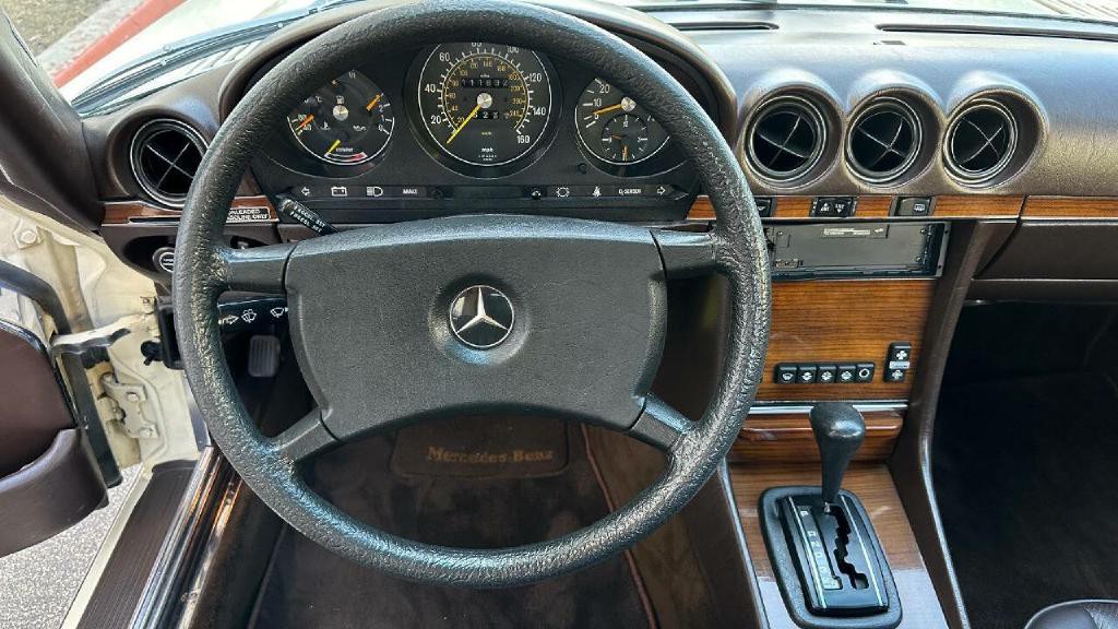 1983 Mercedes-Benz 380-Class Image 15