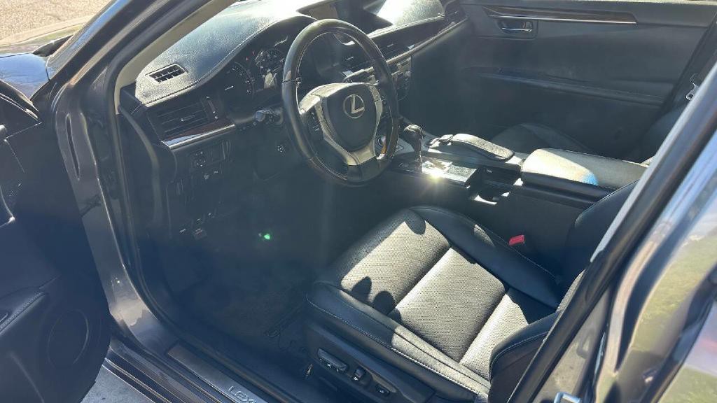 2015 Lexus ES 350 Image 9