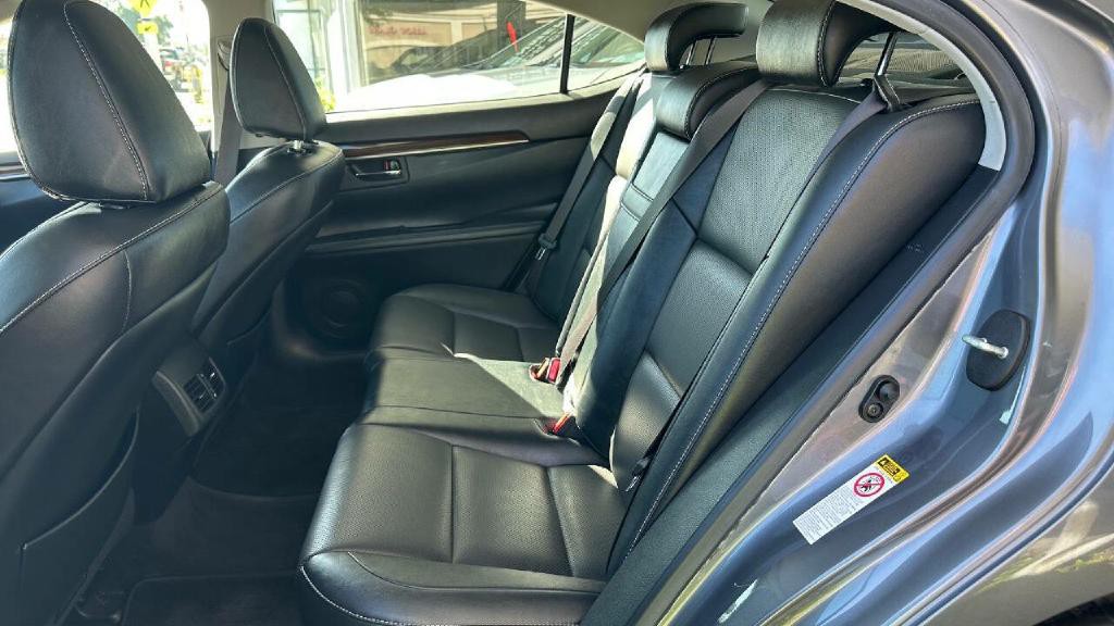 2015 Lexus ES 350 Image 15
