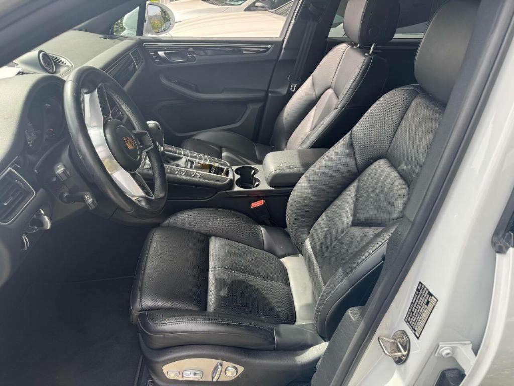 2018 Porsche Macan Image 11