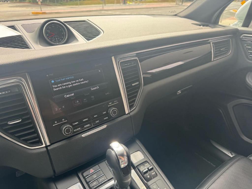 2018 Porsche Macan Image 14
