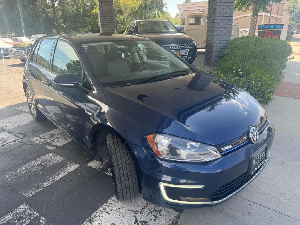2016 Volkswagen Golf Image 2