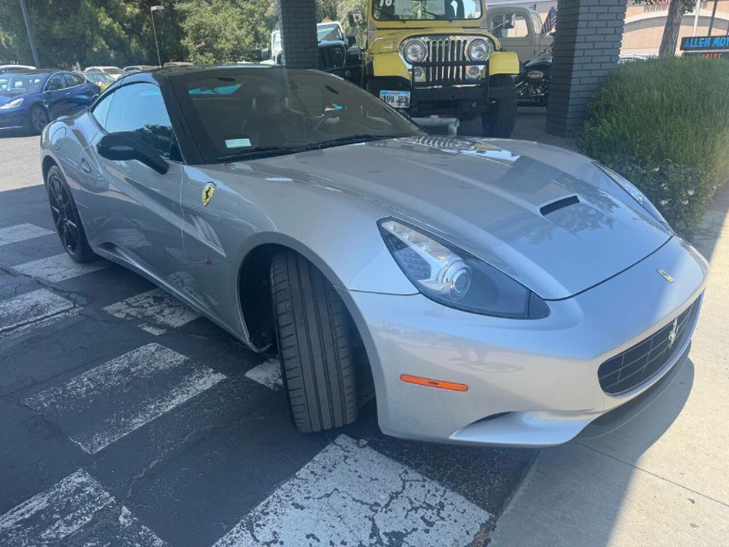 2012 Ferrari CALIFORNIA Image 2