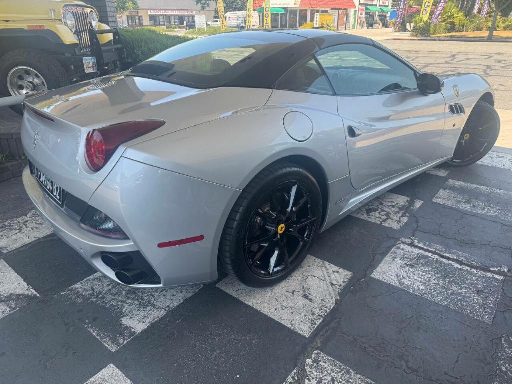 2012 Ferrari CALIFORNIA Image 3