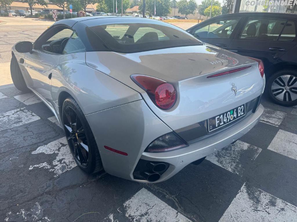 2012 Ferrari CALIFORNIA Image 4