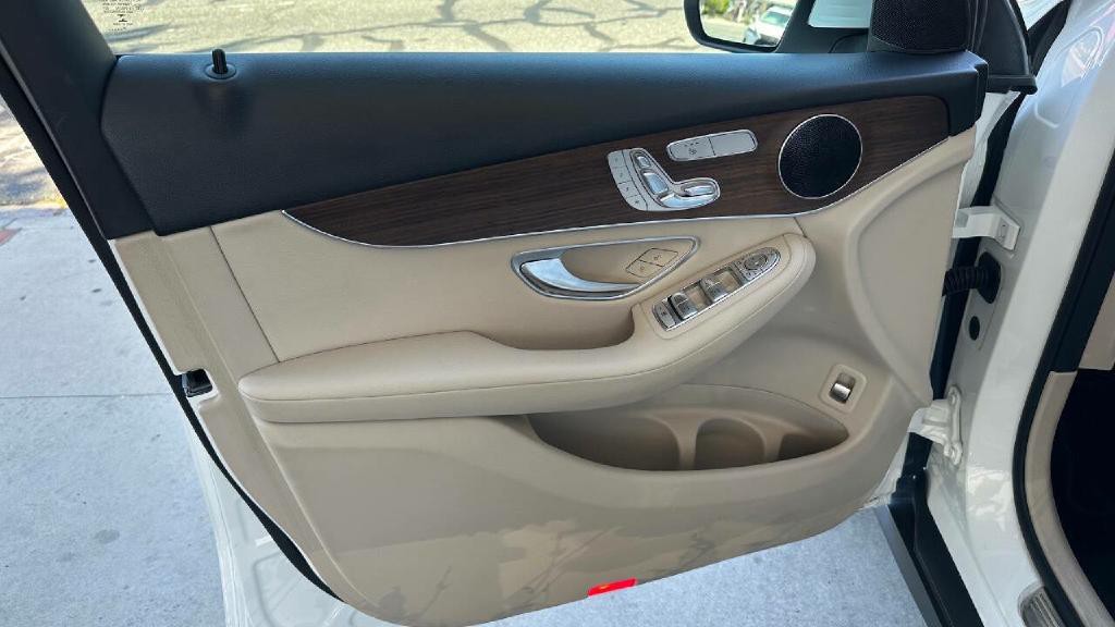 2021 Mercedes-Benz GLC-Class Image 8