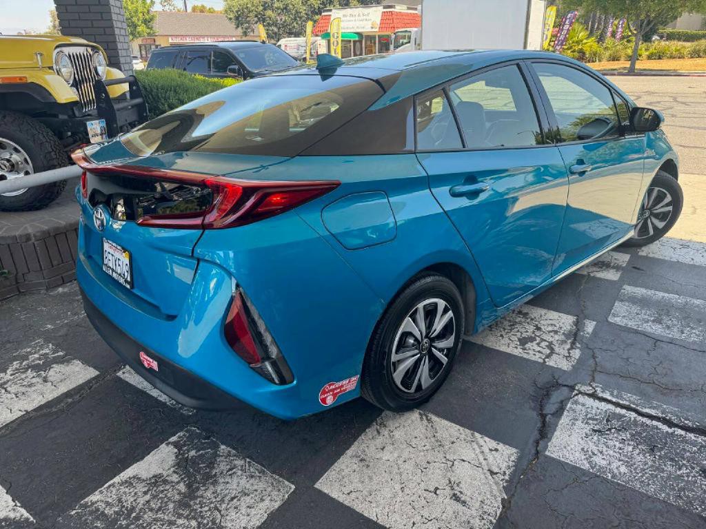 2017 Toyota Prius Image 3