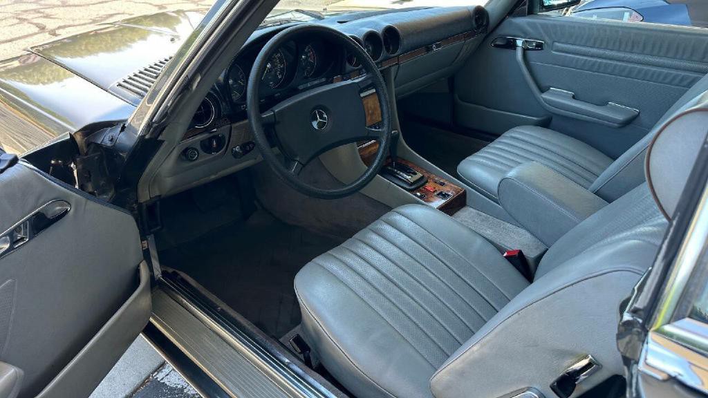 1985 Mercedes-Benz 380-Class Image 12
