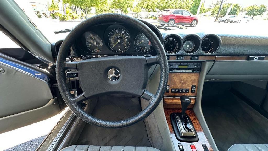 1985 Mercedes-Benz 380-Class Image 15