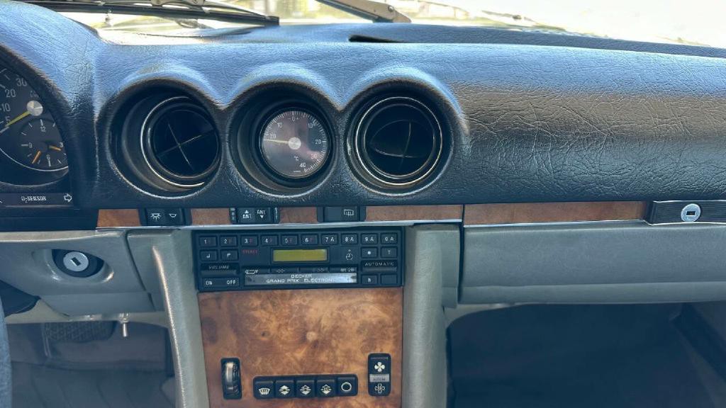 1985 Mercedes-Benz 380-Class Image 16