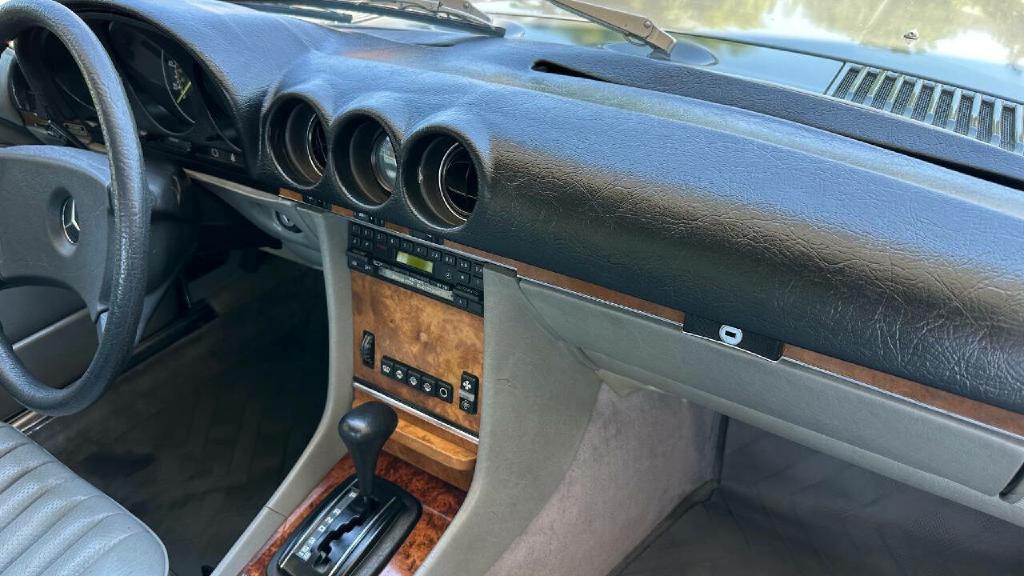 1985 Mercedes-Benz 380-Class Image 18
