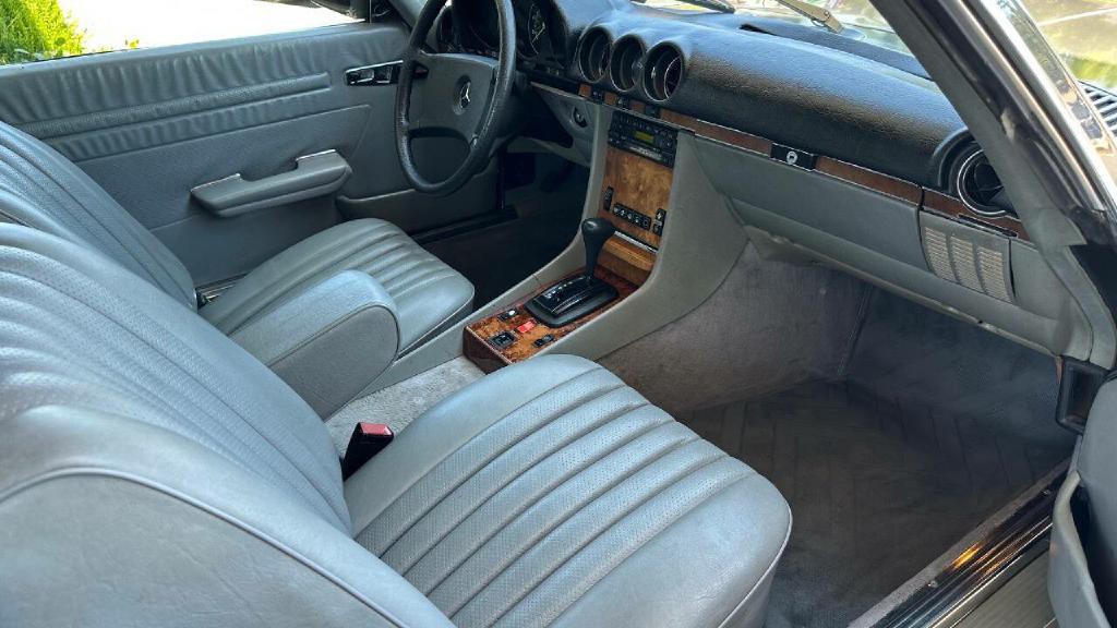 1985 Mercedes-Benz 380-Class Image 19