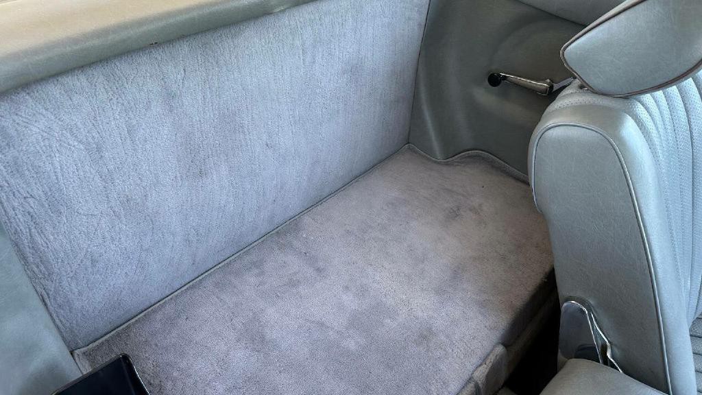 1985 Mercedes-Benz 380-Class Image 21