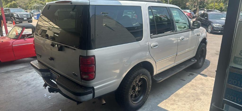 2001 Ford Expedition Image 4