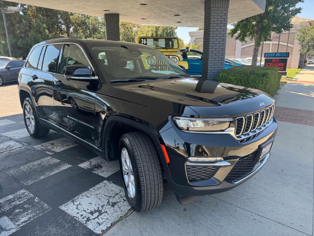 2022 Jeep Grand Cherokee Image 2