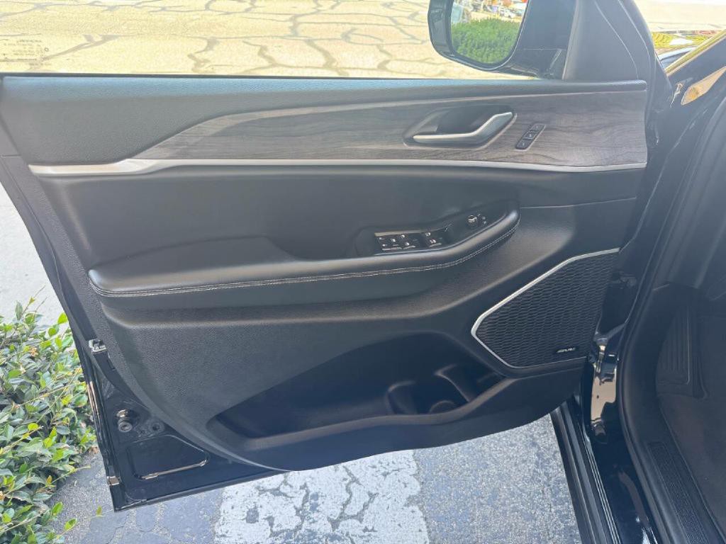 2022 Jeep Grand Cherokee Image 9